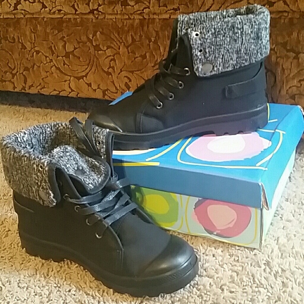 Cute Black & Gray boots